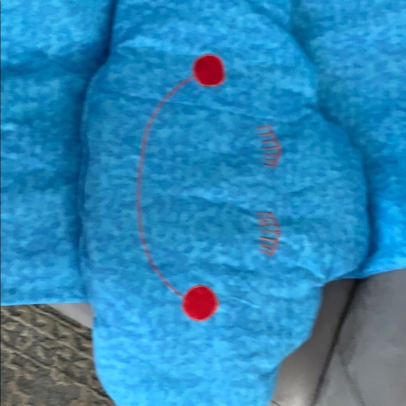 Kids blanket with a cute little pillow.. - Picture 5 of 8